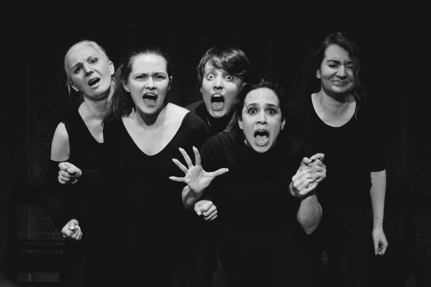 Playback – это театр, где актёры мгновенно создают импровизацию по мотивам услышанного.