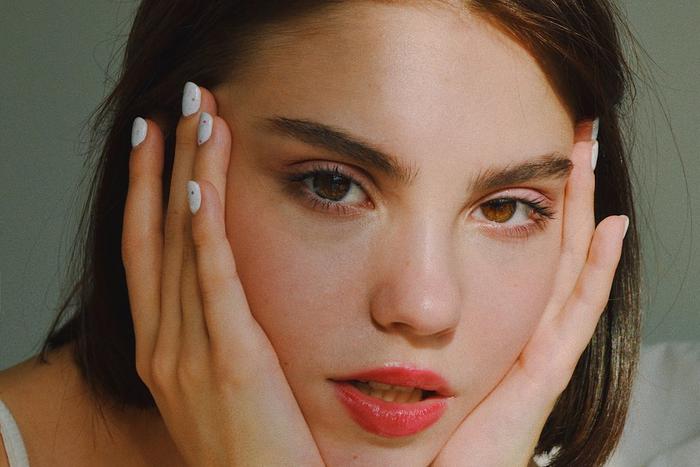 Весной наша кожа нуждается в особом уходе. Увлажнение и защита от солнца выходят на первый план