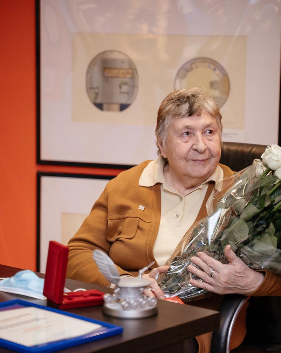 Первый в мире космический дизайнер украшала корабли пейзажами родных мест. Галина Балашова создавала слетавшие в космос акварели на чердаке