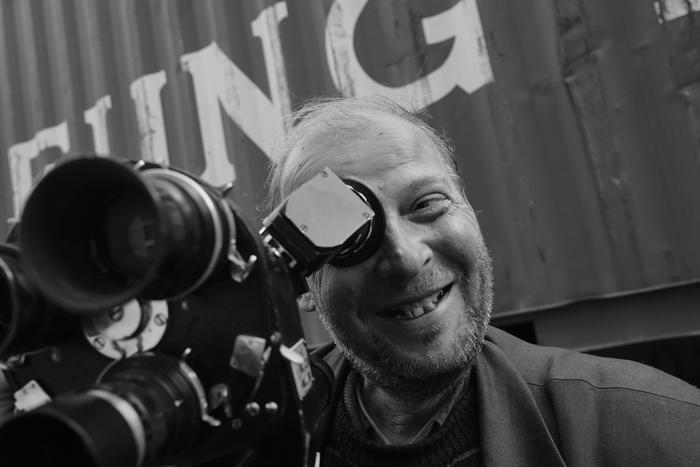 "Не думай, просто снимай": бездомный кинорежиссёр из Москвы снимает кино