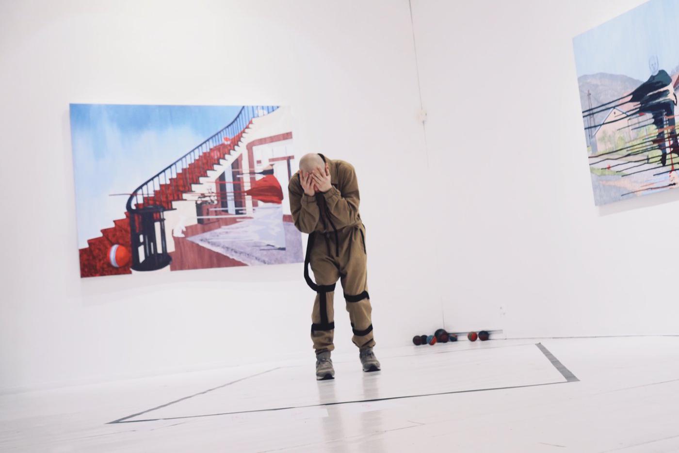 Перформеры "Сеанса одновременной игры" сделали завявления языком танца.