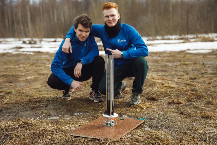 В столичном вузе студенты запустили ракеты на глазах у зрителей. Оказалось, такое мероприятие – уже сложившаяся традиция
