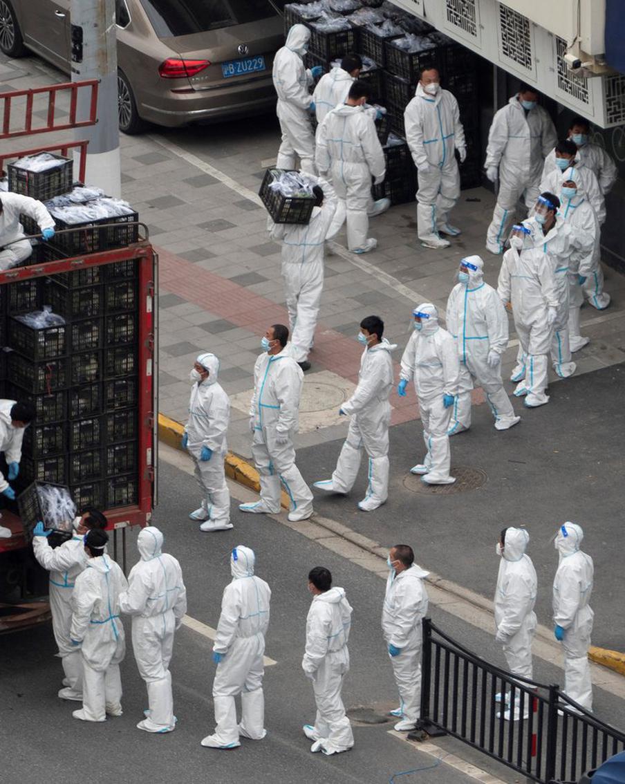 В Шанхае свирепствует новый штамм коронавируса. Был ли готов город к такому развитию событий?