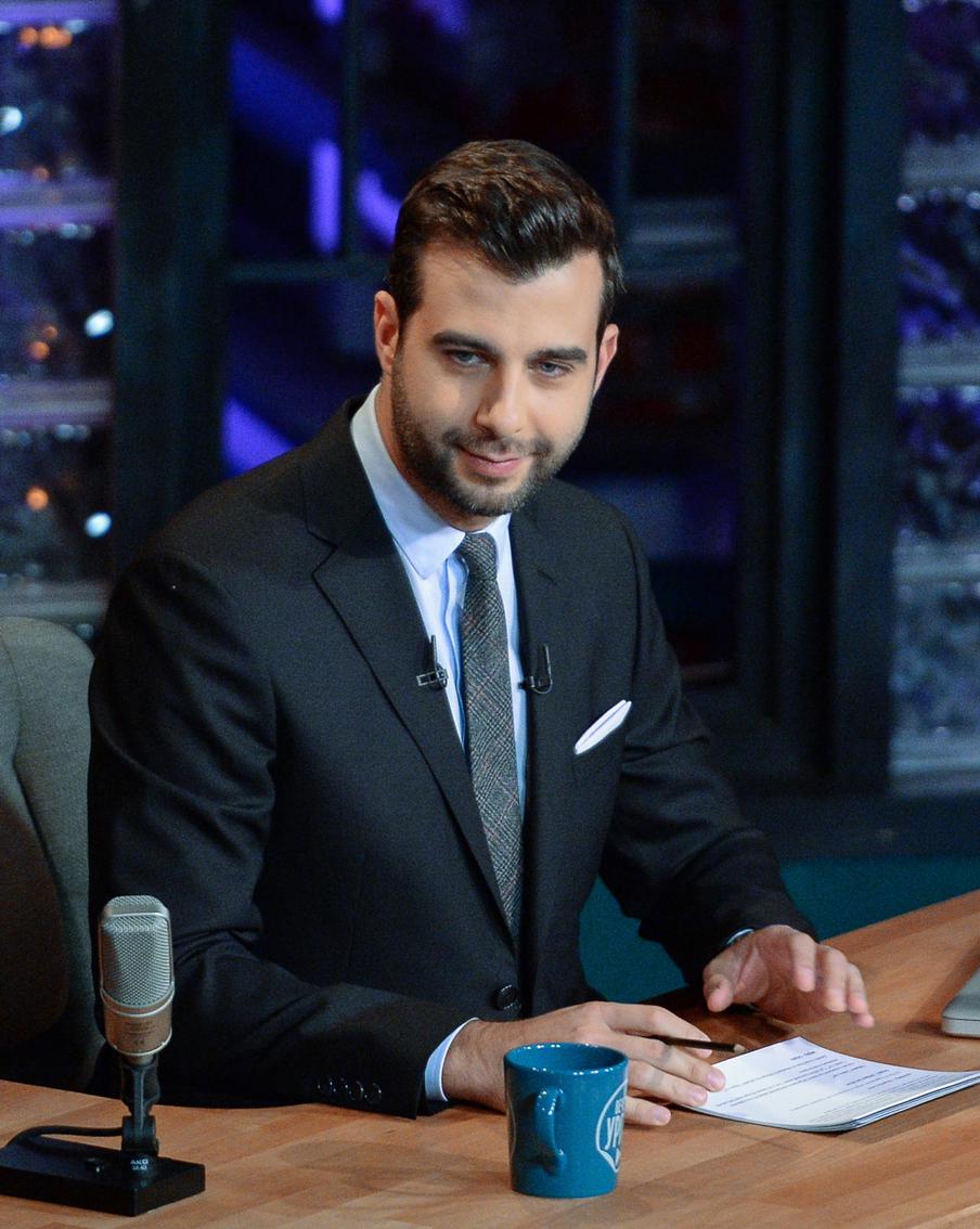 Какого стиля придерживается Иван Ургант: разобрали образы шоумена в преддверии его дня рождения