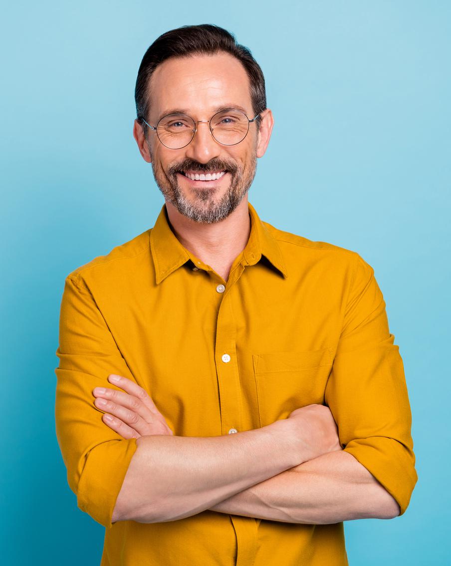 Улыбка помогает не только трудоустроиться, но и прожить дольше. Разбираемся вместе с экспертами, есть ли повод улыбаться чаще