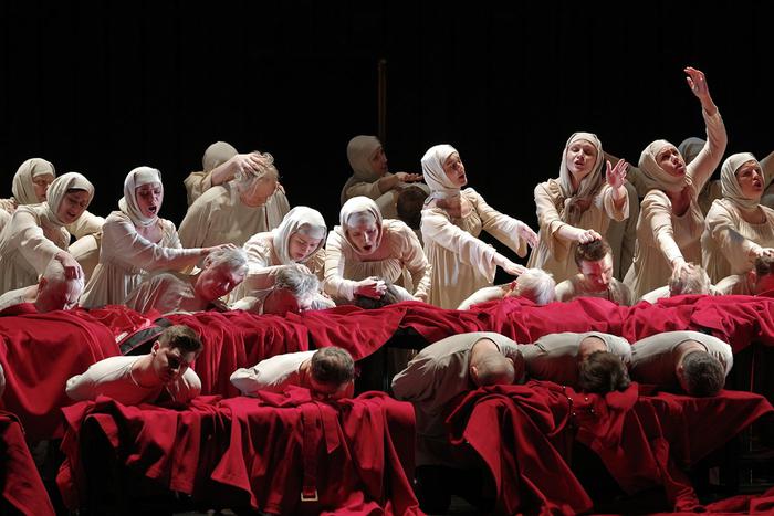 На Большой Дмитровке снова замечены стрельцы. "Хованщина" вернулась на большую сцену спустя 7 лет