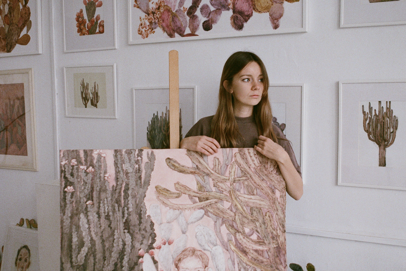 "Существо с колючками". Художница раскрывает себя с помощью кактусов