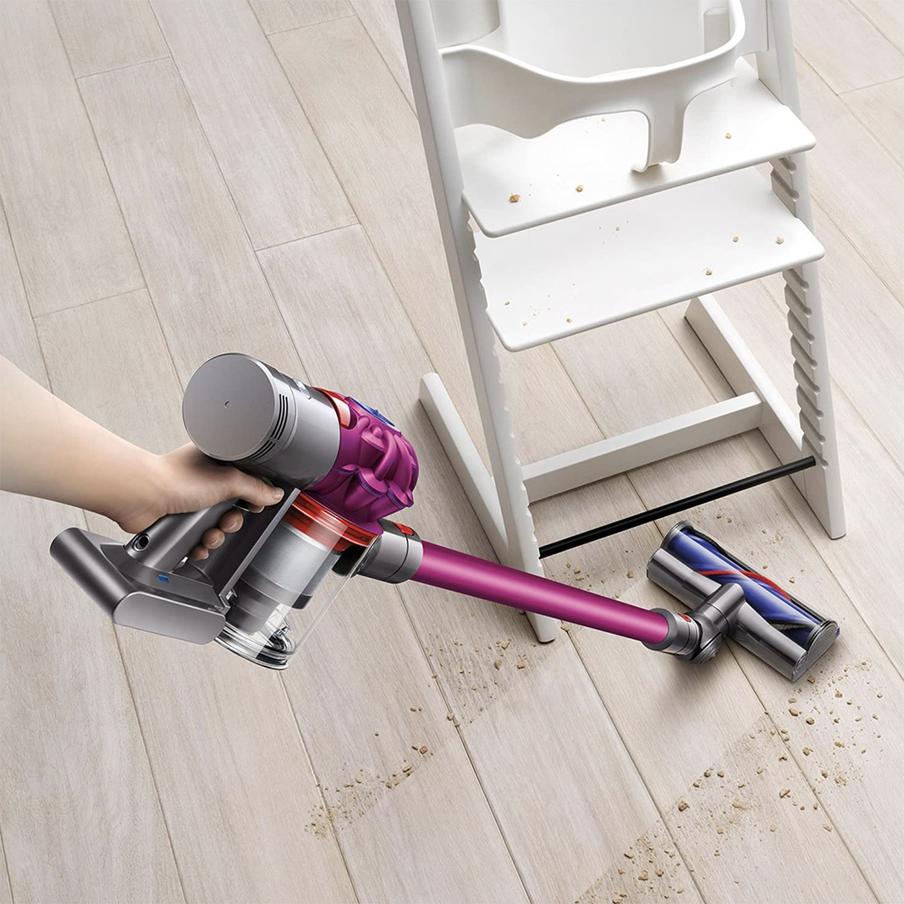 Вертикальный пылесос Dyson V7 Motorhead (24 990 руб.).