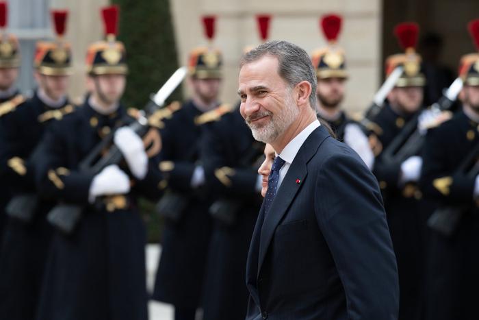 Право женщин на аборт защитил король Испании