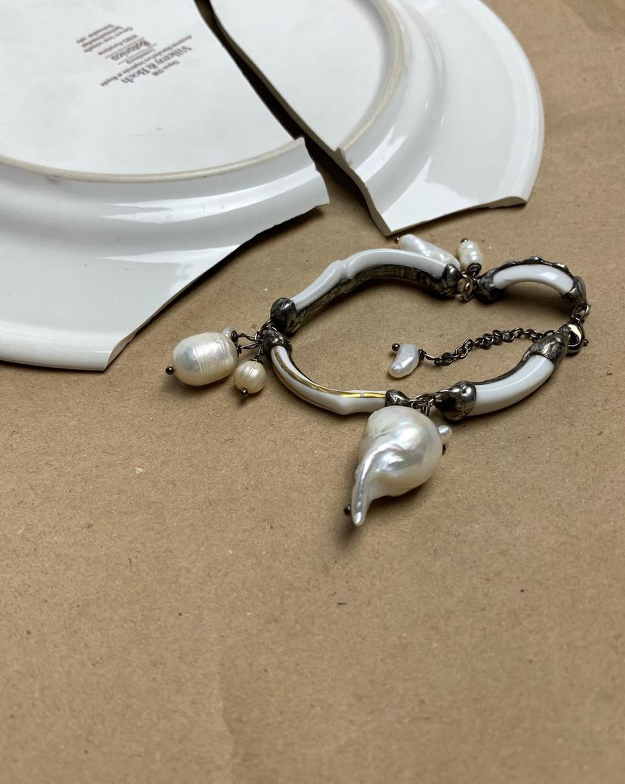 За 10 лет через руки Карапетян прошли сотни сервизов