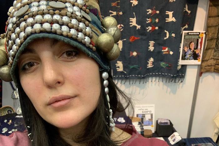 Любимый бабушкин сервиз можно носить на себе. Из чашки получаются серёжки, брошка и кольцо