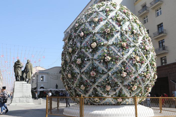 Съесть кулич и совершить доброе дело: фестиваль "Пасхальный дар" стартовал в Москве