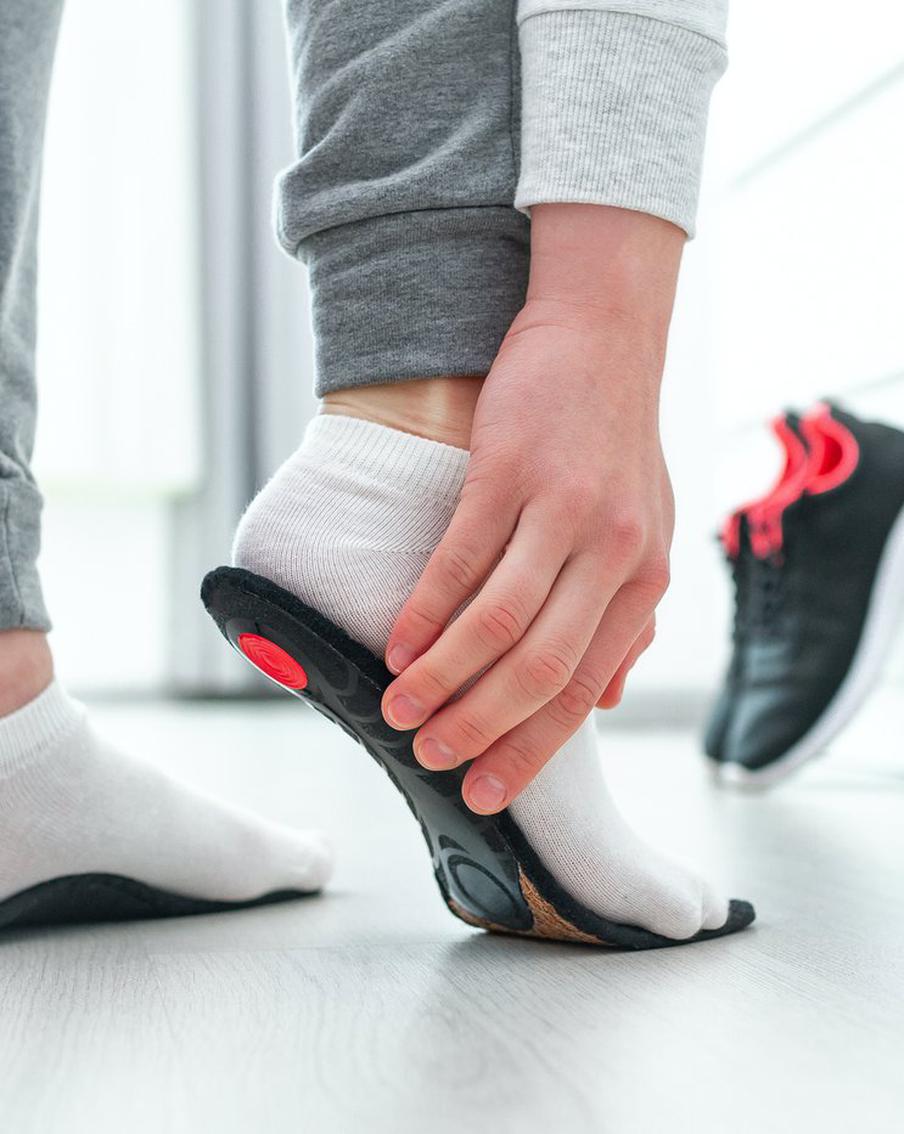 Ортопедические стельки помогут избежать инвалидности. Они снижают нагрузку на ноги и способствуют нормальной походке