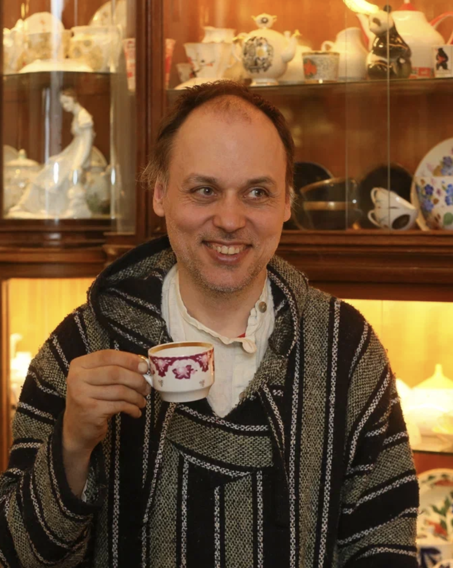 Для Вовки Кожекина коллекция началась с разбитой советской чашки