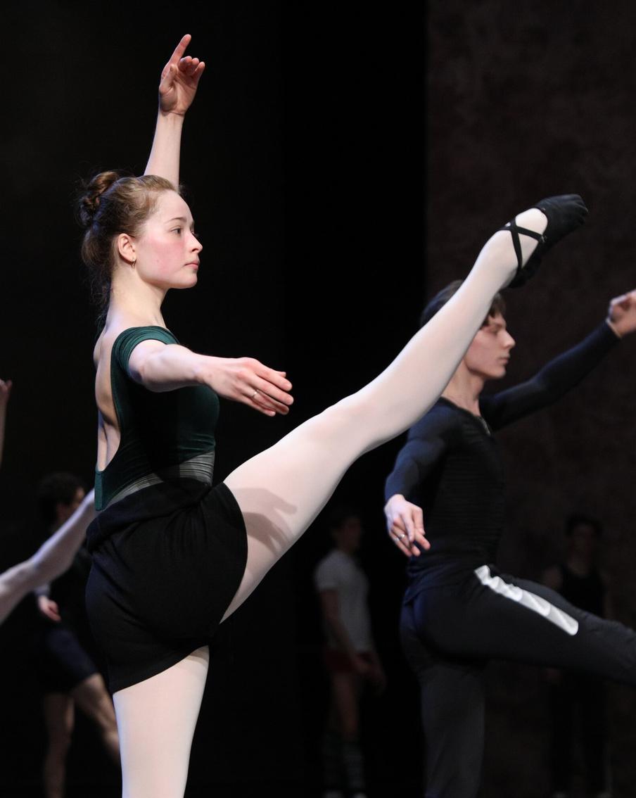 Балетная труппа МАМТ отметила День танца на сцене. Открытый урок очаровал корреспондента Metro