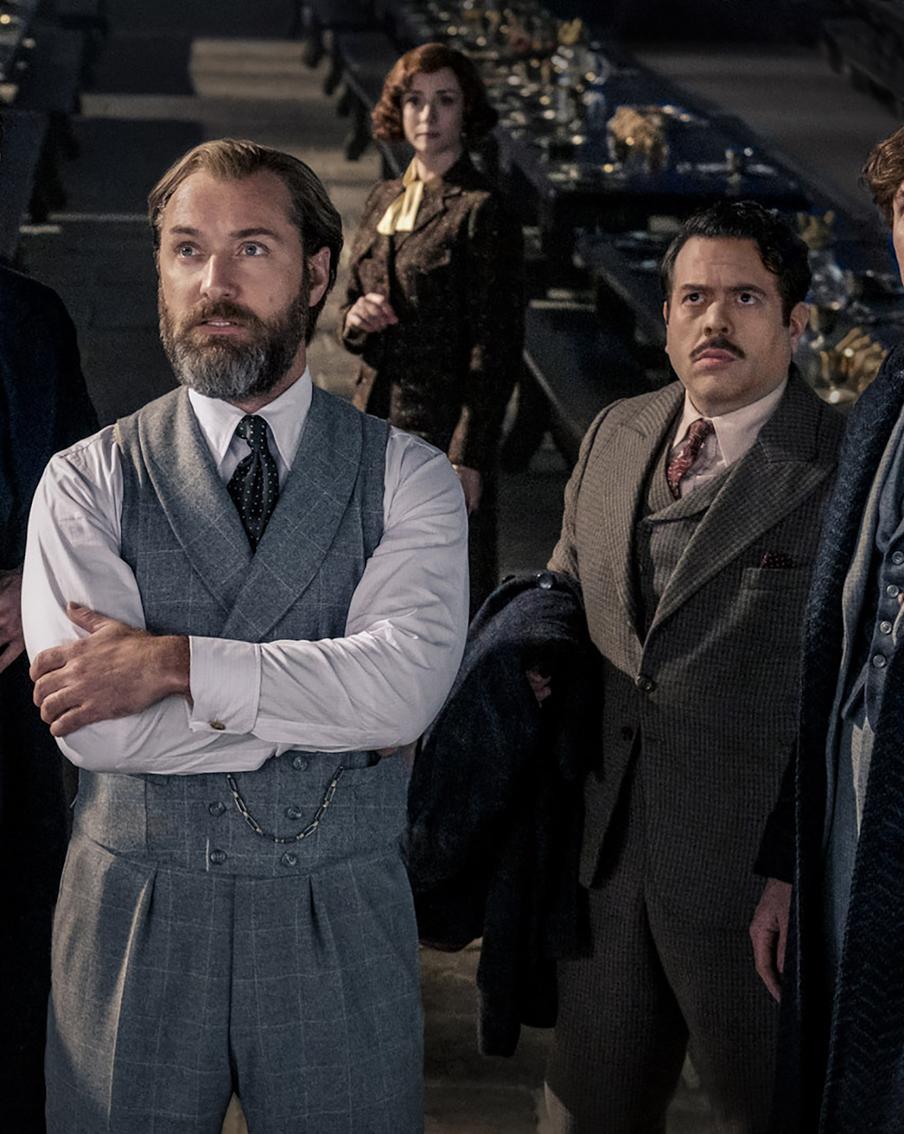 Посмотрели третью часть "Фантастических тварей", в которой так легко в трёх Дамблдорах заплутать