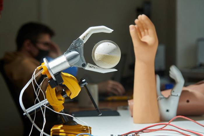 Московские инженеры создали протез кисти. Он сможет существенно повлиять на жизнь инвалидов