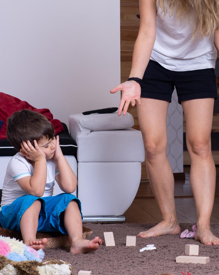 Когда нужно начинать приучать ребёнка к порядку и почему это важно для подготовки ко взрослой жизни