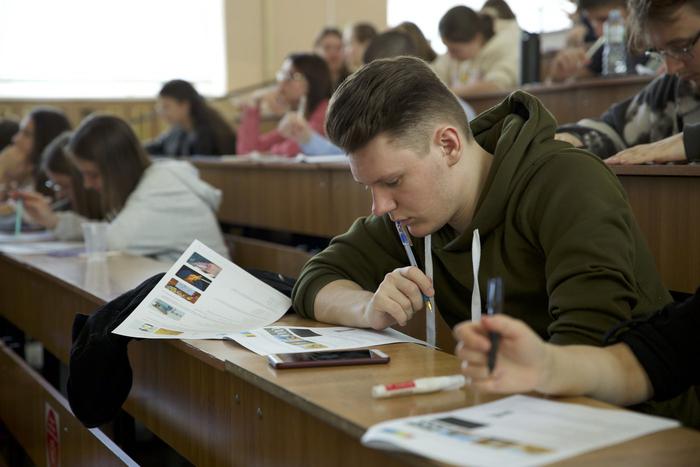 Писать диктанты стало модно даже в точных науках