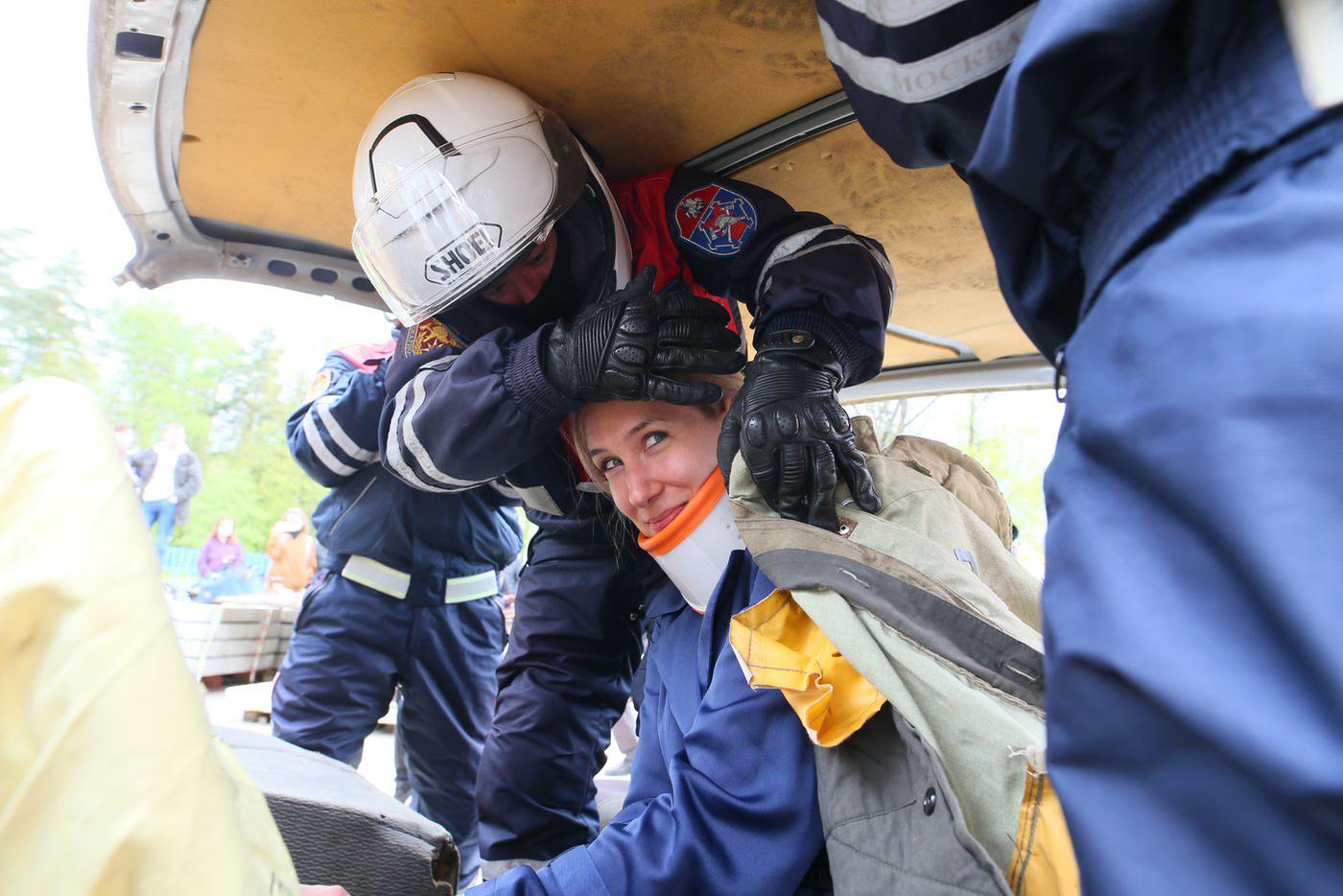 Спасатель Олег закрывал меня собой