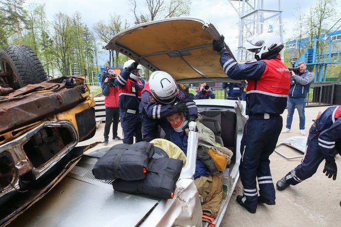 Репортёра Metro спасали мотоциклисты. На учениях МЧС ей пришлось поучаствовать в аварии