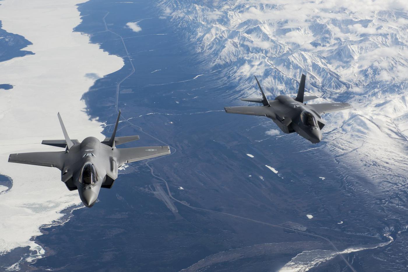Турция запросила поставки американских истребителей F-35 (на фото) в обмен на соглашение принять в НАТО Швецию и Финляндию.