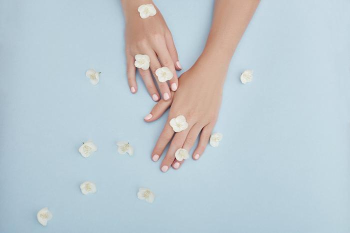 Нужно ли ухаживать за руками летом и как правильно это делать