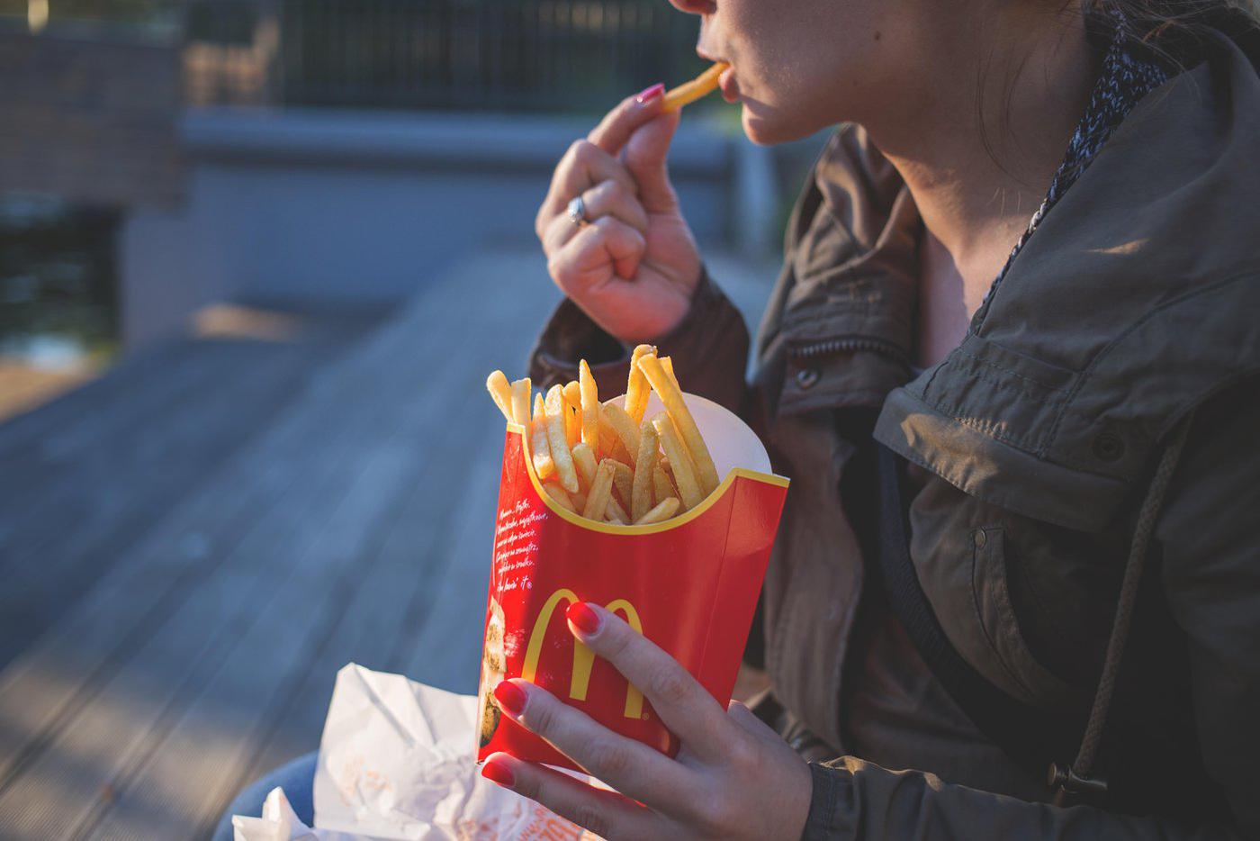 Ранее McDonald's сообщил, что продаст свой российский бизнес текущему лицензиату Александру Говору, который будет управлять ресторанами под новым брендом.