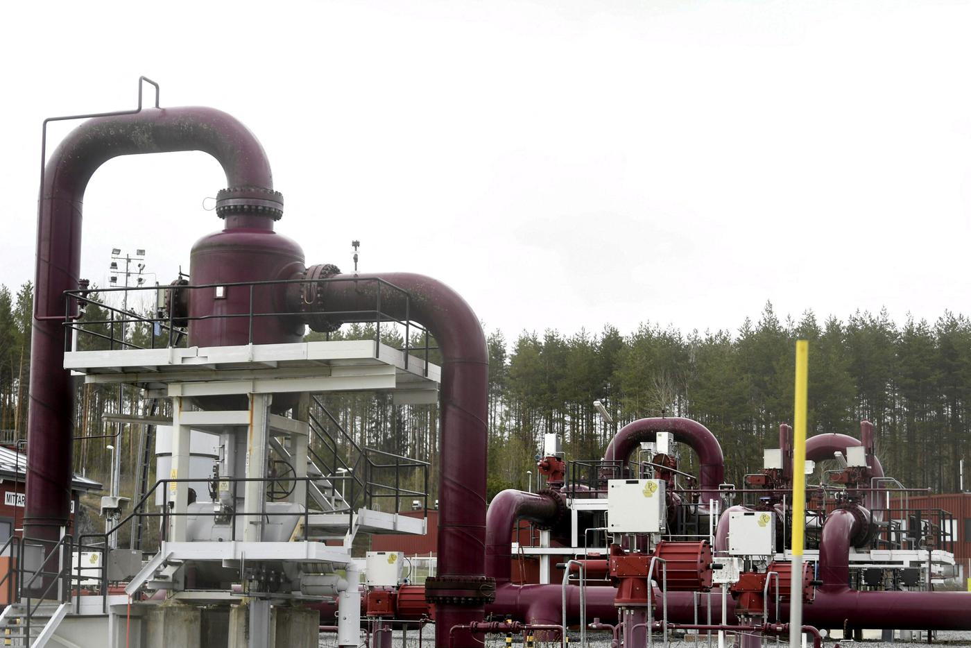 "Газпром" прекратил поставки газа Финляндии из-за отказа платить в рублях