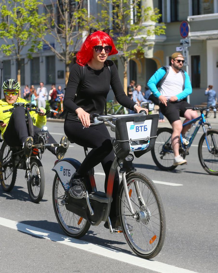 Киркоров и женщина-кошка осилили Садовое кольцо: на одной из главных магистралей прошёл веломарафон