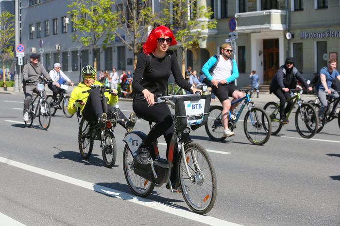 Киркоров и женщина-кошка осилили Садовое кольцо: на одной из главных магистралей прошёл веломарафон