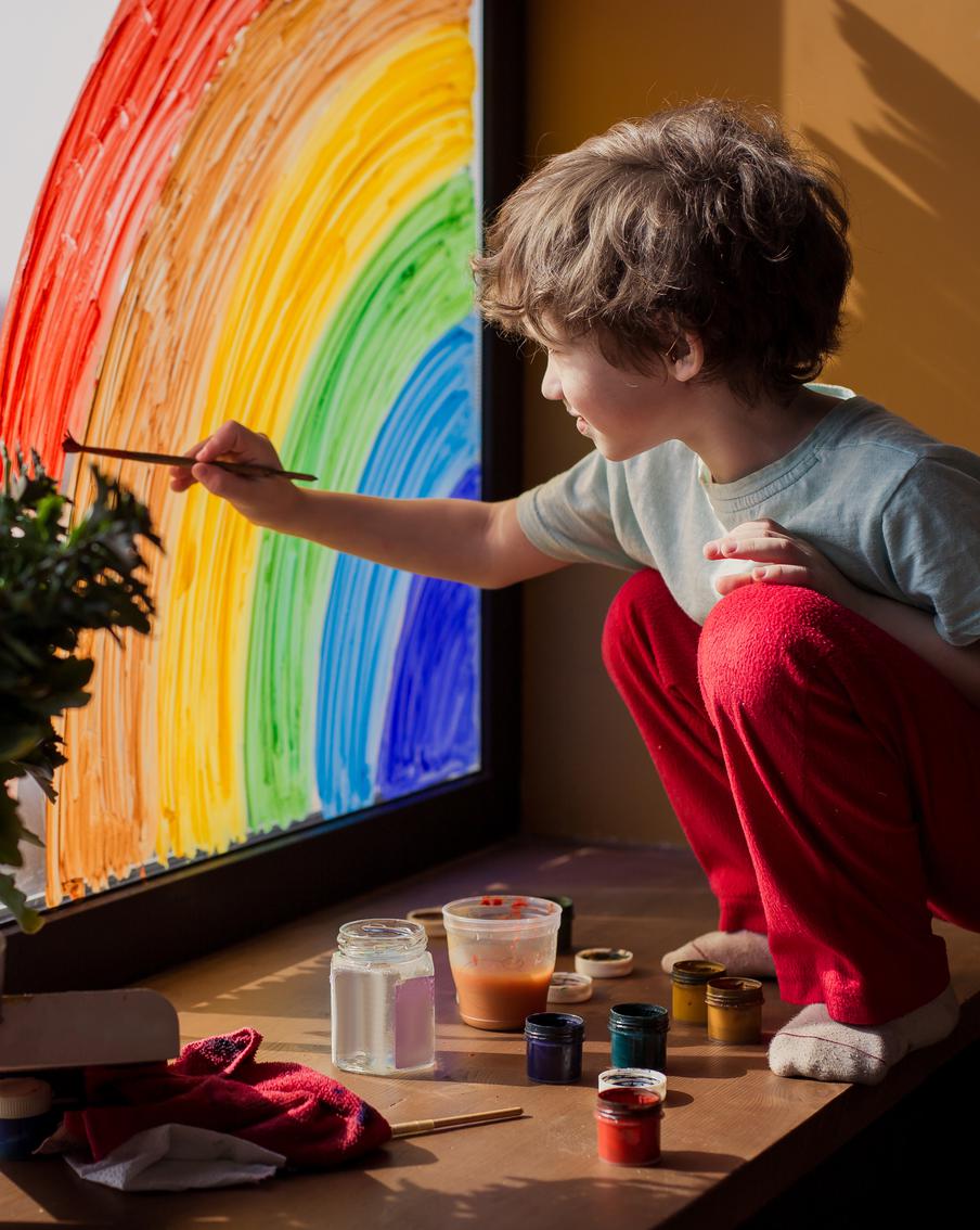 Рисование обогащает внутренний мир и развивает воображение. Значит, пора прививать детям любовь к этому занятию