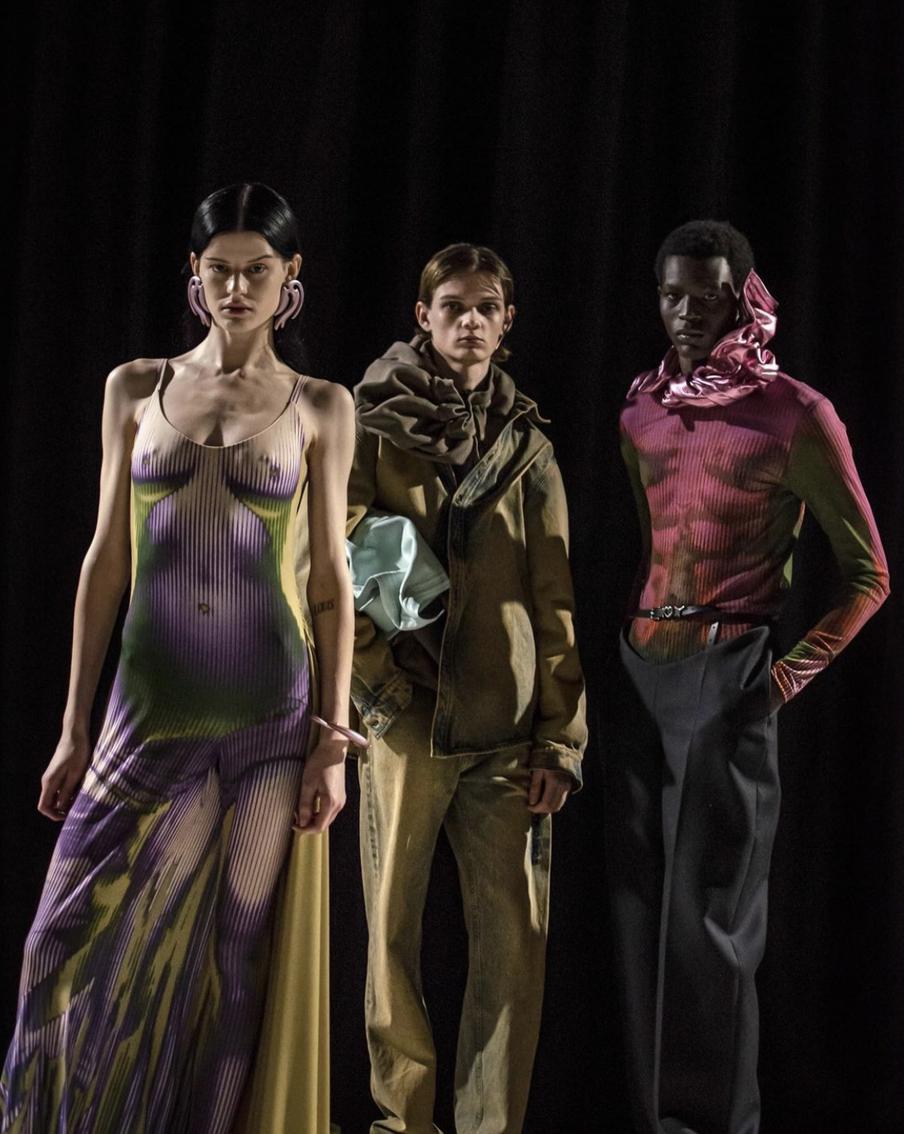 Эротично или комично? Пикантный тренд на наряды с принтом голого тела