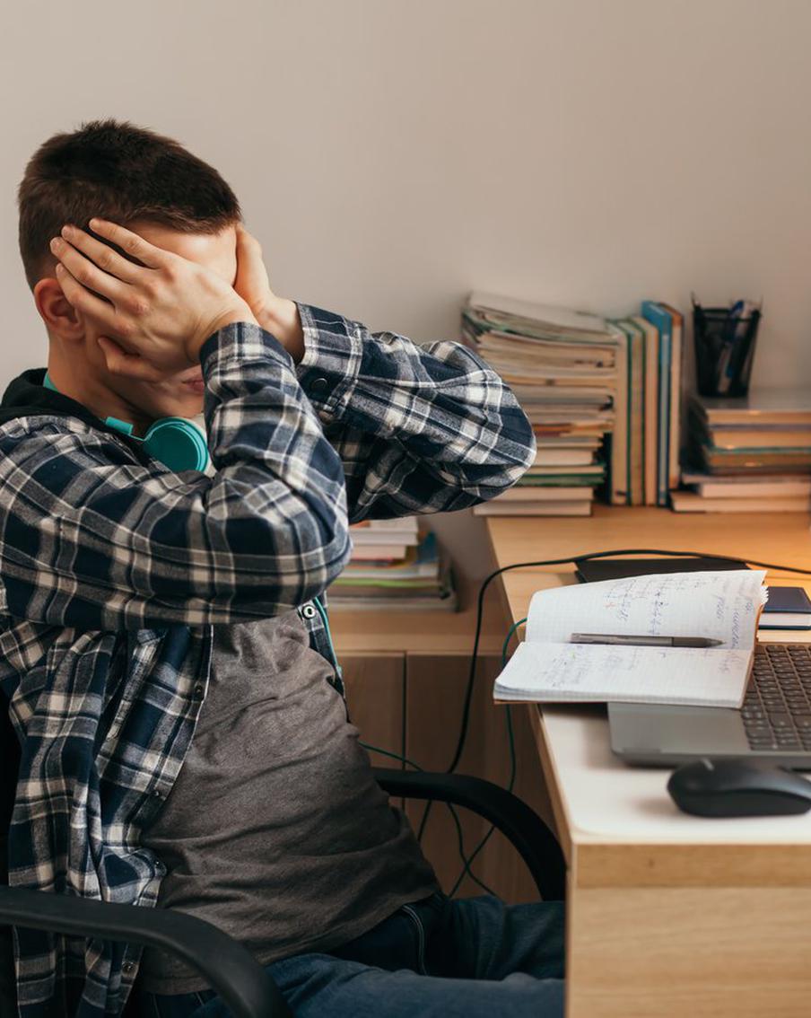 Накануне экзаменов дети сильно нервничают. Узнали у эксперта, что с этим делать