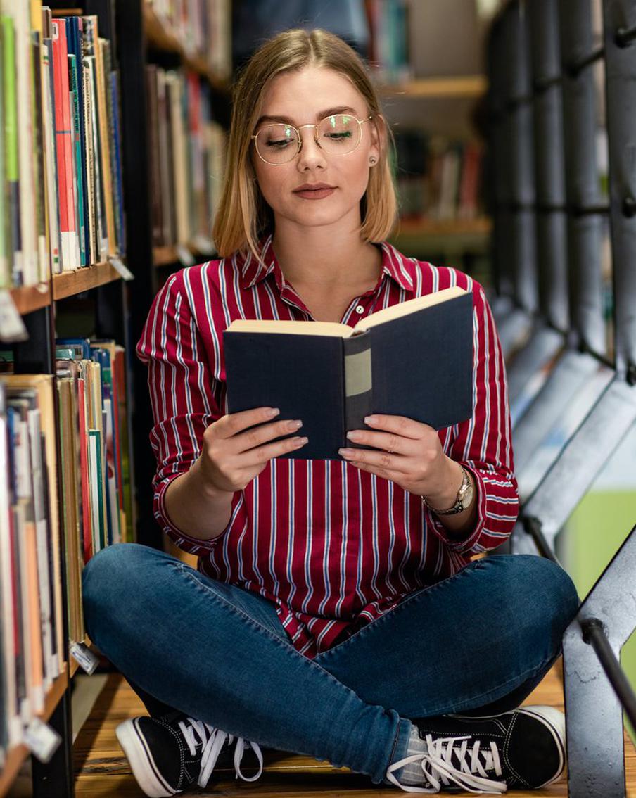 Танцы в читальном зале и прогулка с императором Петром. Жителей столицы ждёт "Библионочь"