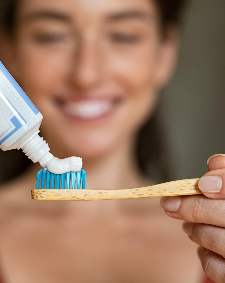 Как выбрать зубную пасту: 5 советов от звёздного стоматолога