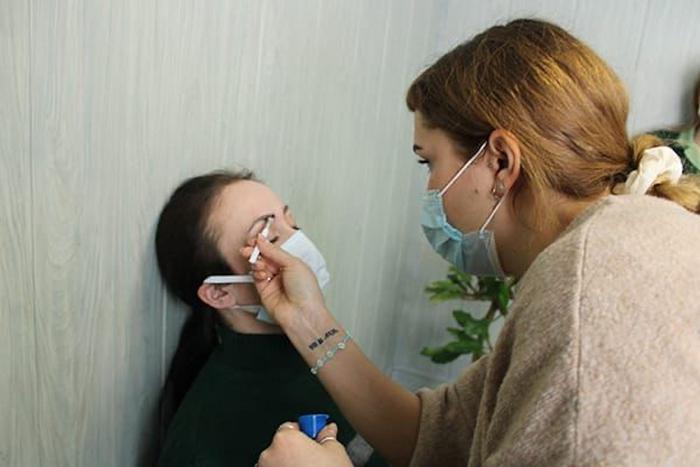 Быть женщиной в любых обстоятельствах. Российский стилист провела мастер-классы в женских колониях