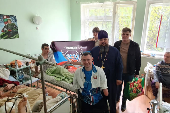 Священник из Ставропольского края возит гуманитарную помощь на Донбасс. Он ездит туда на своей машине