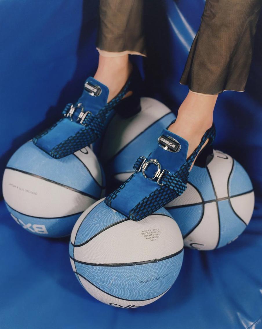 Также Анкута стала обильно использует декор.