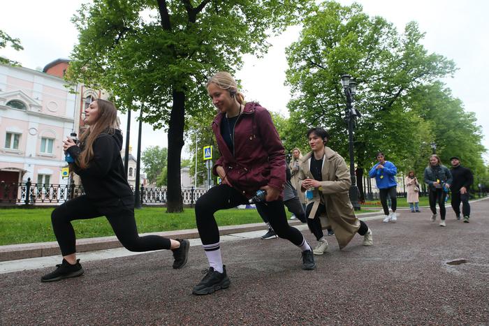 Репортёр Metro приседала на экскурсии по Москве. В столице впервые проходят тренировки с гидом