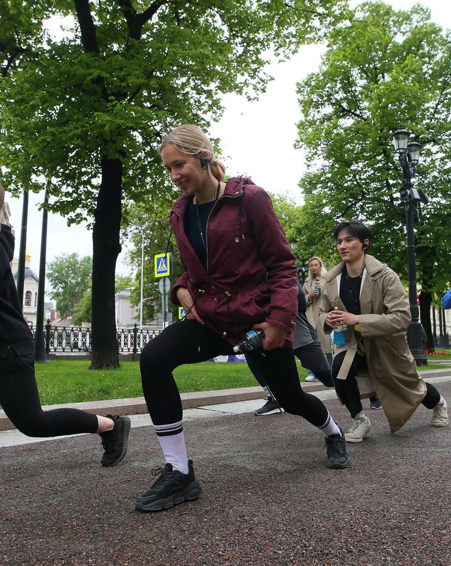 Репортёр Metro приседала на экскурсии по Москве. В столице впервые проходят тренировки с гидом