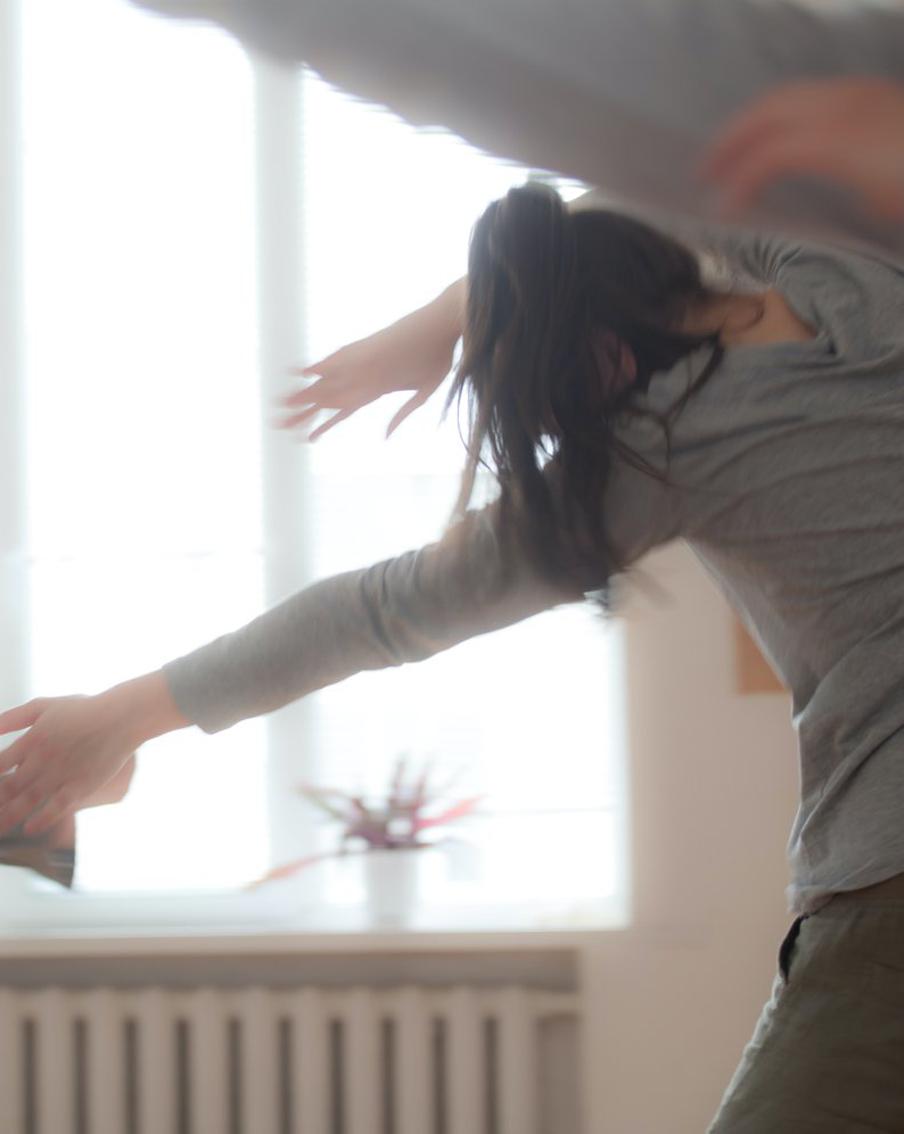 Танцы помогают людям чувствовать себя свободнее. Поговорили с психологом про танцедвигательную терапию