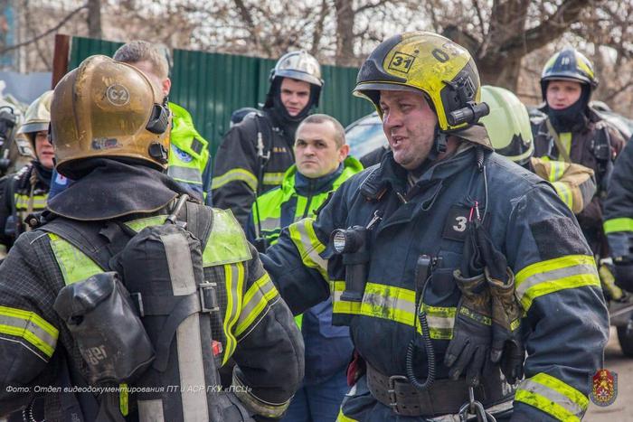 Огонь чем-то похож на человека, считает майор Сергей Афанасьев