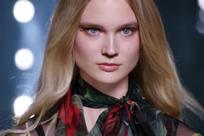 Летом носите цветы: разбираем популярный тренд сезона