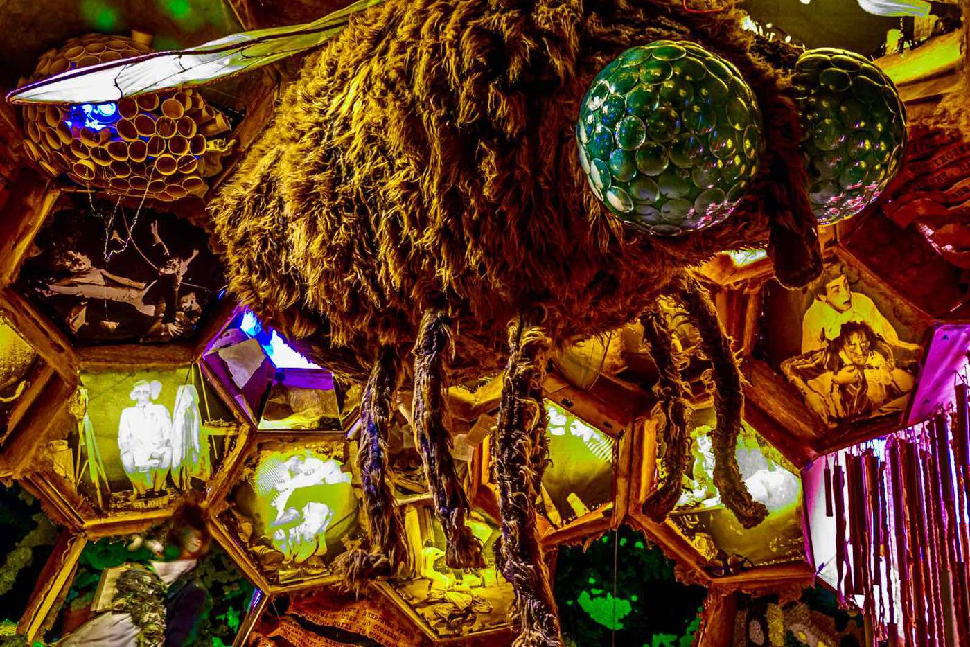 Спектакль "Жизнь насекомых"...Тут кажется, слова излишни