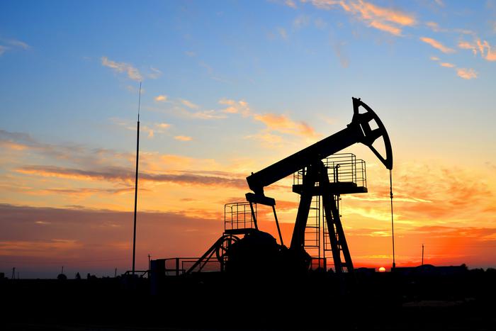 Евросоюз согласовал частичный запрет на импорт российской нефти. Уточнили у экспертов, кто на этом больше потеряет