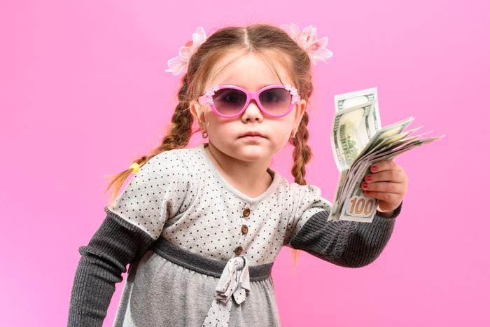 Внуки ждут от любимой бабушки не подарки, а деньги. Выяснили, что думает об этом психолог