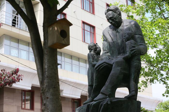 Самуил Маршак напомнил москвичам об их детстве. В столице открыли первый памятник писателю