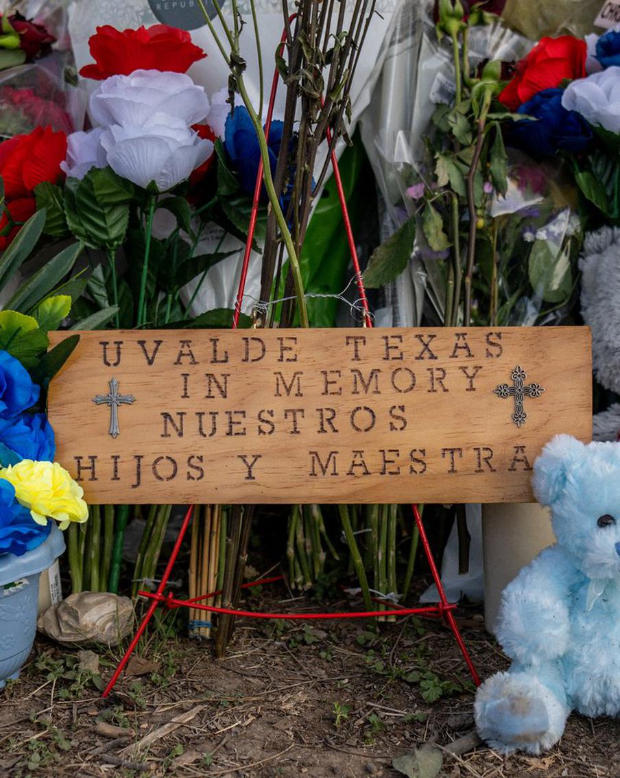 "Ошибочно думать, что вся проблема – в доступности оружия": массовый расстрел в Техасе взволновал общественность