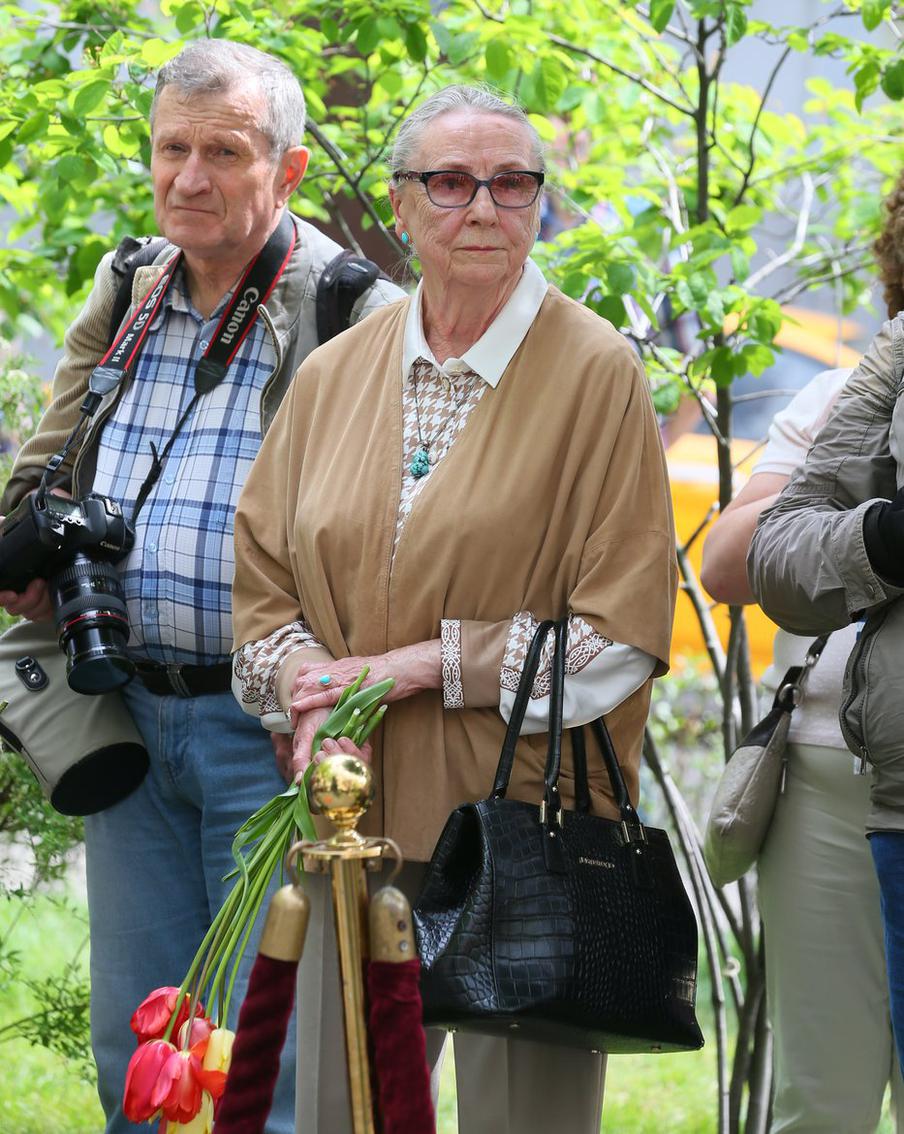 83-летняя Ольга Чкалова в пятилетнем возрасте сидела на коленях у поэта, а ещё он научил её считалочке, которую она запомнила на всю жизнь.